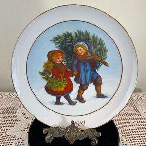 Vintage porcelain plate with 22k GOLD rims Christmas plate || AVON plates